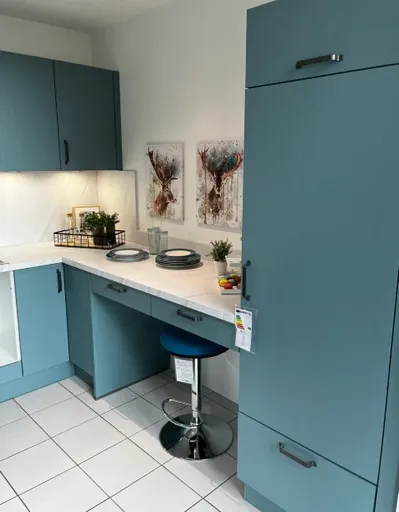 U-Küche in Lack blaugrau - in Kaufbeuren Koje 33